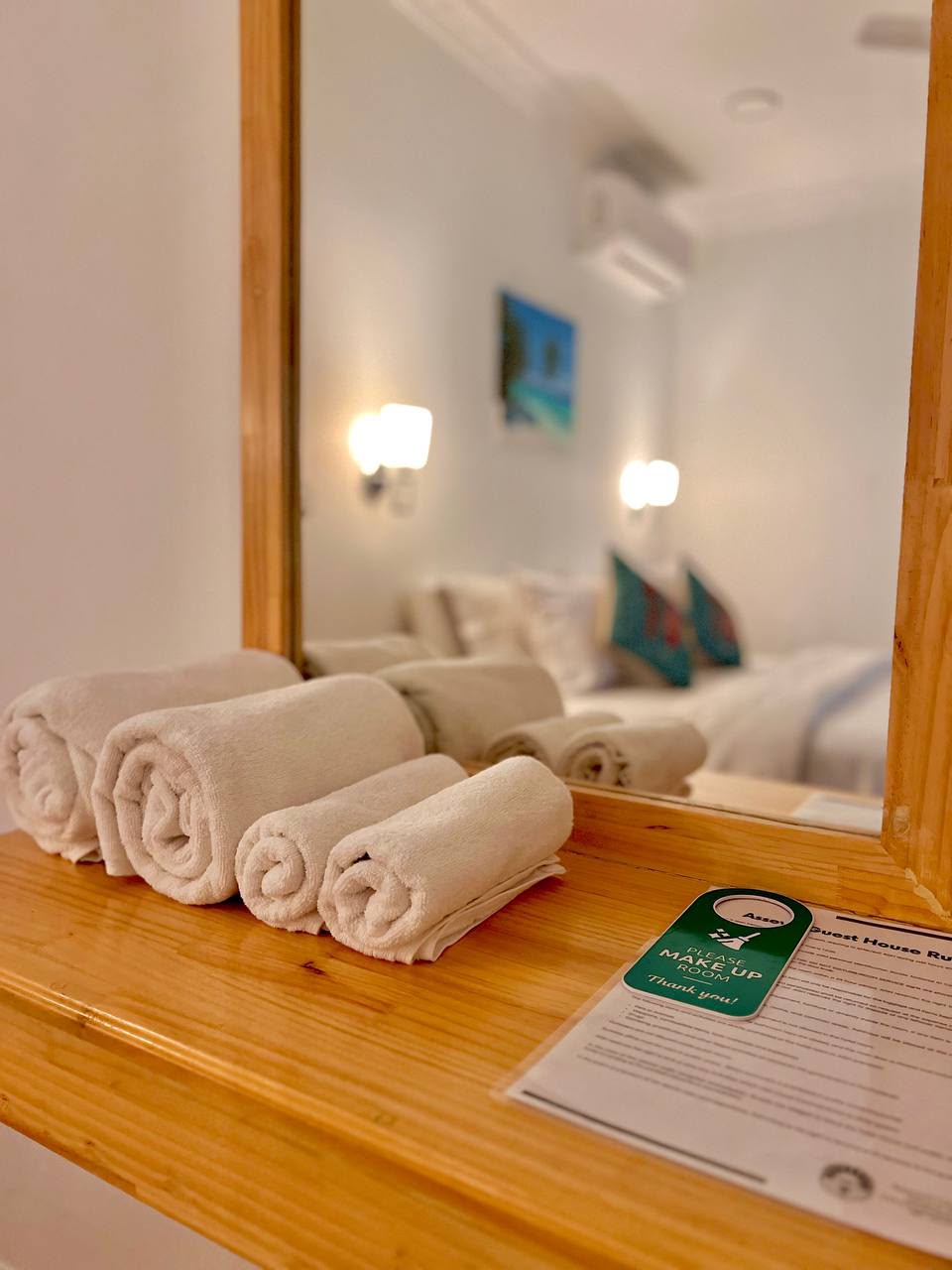 Fresh towels and amenities